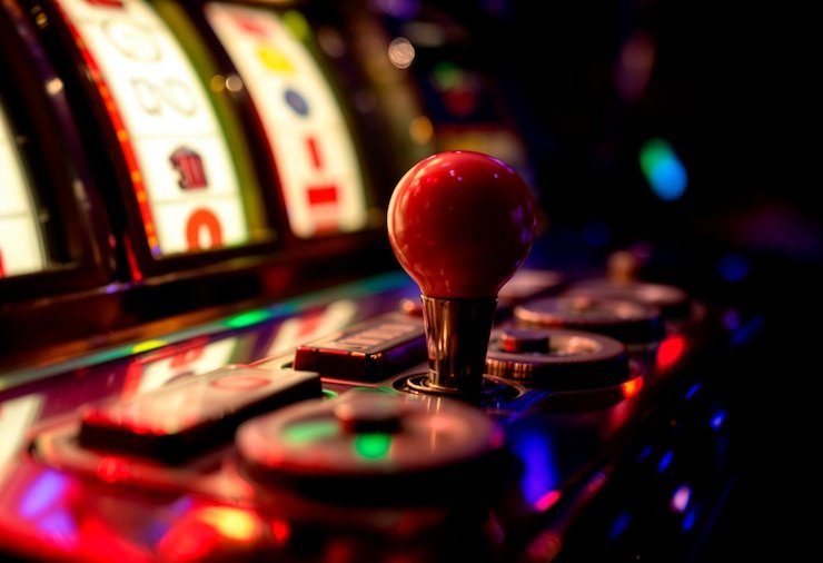 Layar aplikasi mobile idn slot menampilkan meja dealer live